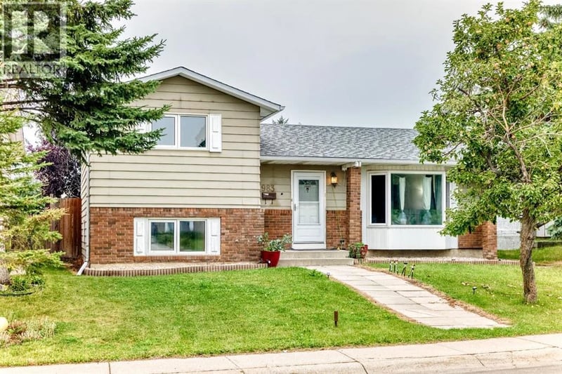 983 Rundlecairn Way Northeast, Calgary, Alberta, T1Y2W7, Calgary, Alberta — photo 1 of 5