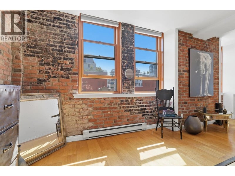 #403 233 ABBOTT Street, Vancouver, British Columbia, V6B2K7, Vancouver, British Columbia — photo 1 of 5
