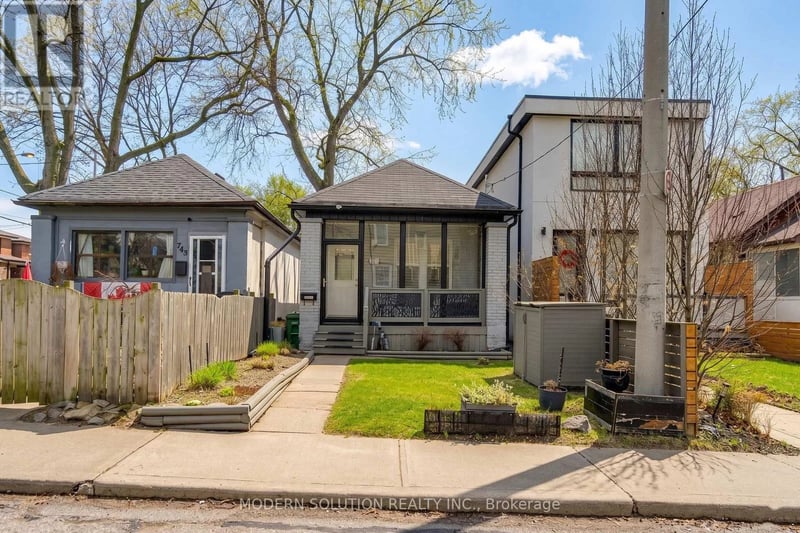 741 Milverton Boulevard, Toronto (Woodbine-Lumsden), Ontario, M4C1Y3, Toronto (Woodbine-Lumsden), Ontario — photo 1 of 5