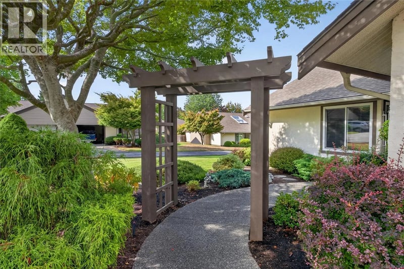 #1 885 Berwick Road South, Qualicum Beach, British Columbia, V9K1N7, Qualicum Beach, British Columbia — photo 1 of 5