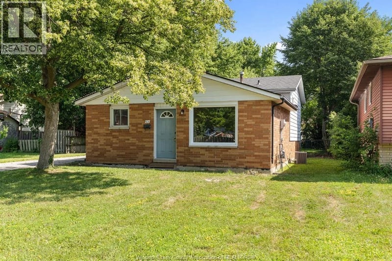 105 KIM Court, Essex, Ontario, N8M2Z8, Essex, Ontario — photo 1 of 5