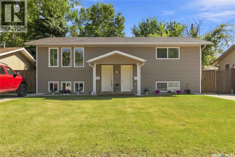 3837 Centennial DRIVE, Saskatoon, Saskatchewan, S7L5K8, Saskatoon, Saskatchewan — photo 1 of 5