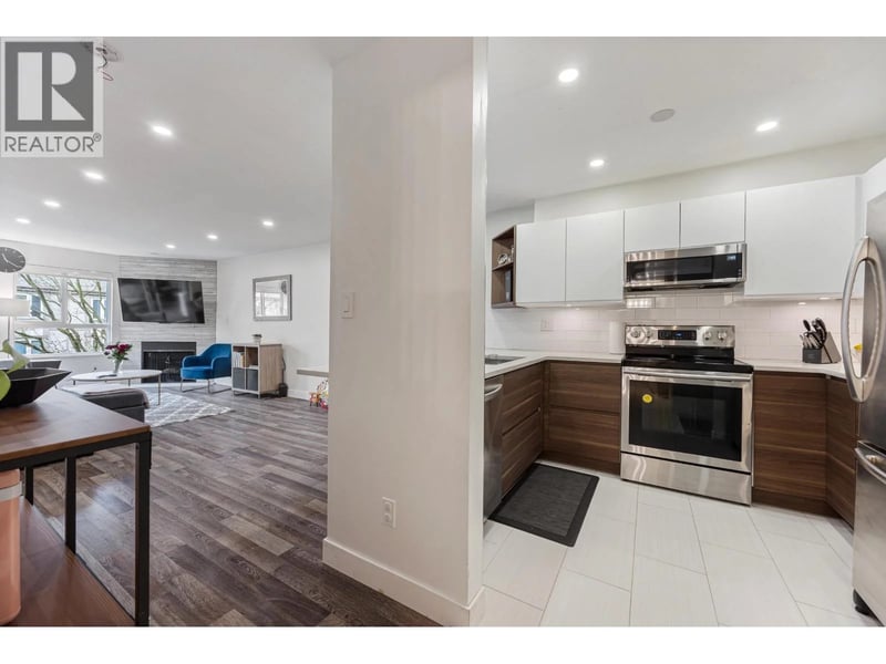 #205 7465 SANDBORNE Avenue, Burnaby, British Columbia, V3N4W7, Burnaby, British Columbia — photo 1 of 5