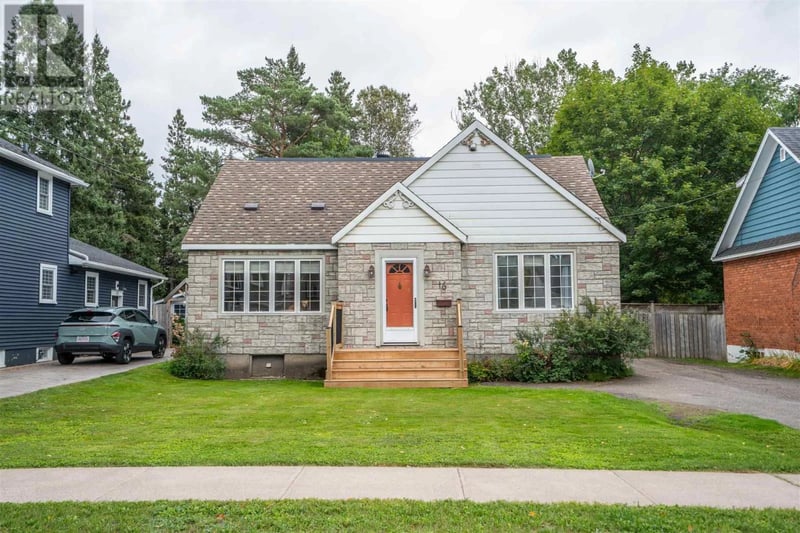 16 Retta ST, Sault Ste. Marie, Ontario, P6A4B8, Sault Ste. Marie, Ontario — photo 1 of 5