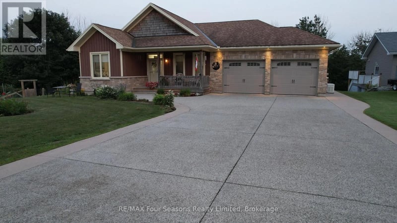 229 S Rankin Street, Saugeen Shores, Ontario, N0H2L0, Saugeen Shores, Ontario — photo 1 of 5