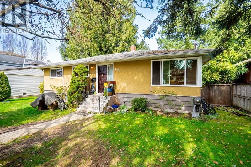 1939 WESTMINSTER Avenue, Port Coquitlam, British Columbia, V3B1E7, Port Coquitlam, British Columbia — photo 1 of 5
