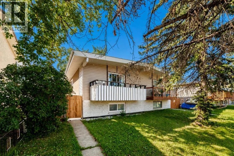 5608 Pensacola Crescent Southeast, Calgary, Alberta, T2A2G6, Calgary, Alberta — photo 1 of 5
