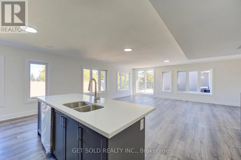 #11 6701 Thorold Stone Road, Niagara Falls (Stamford), Ontario, L2J1B3, Niagara Falls (Stamford), Ontario — photo 1 of 5
