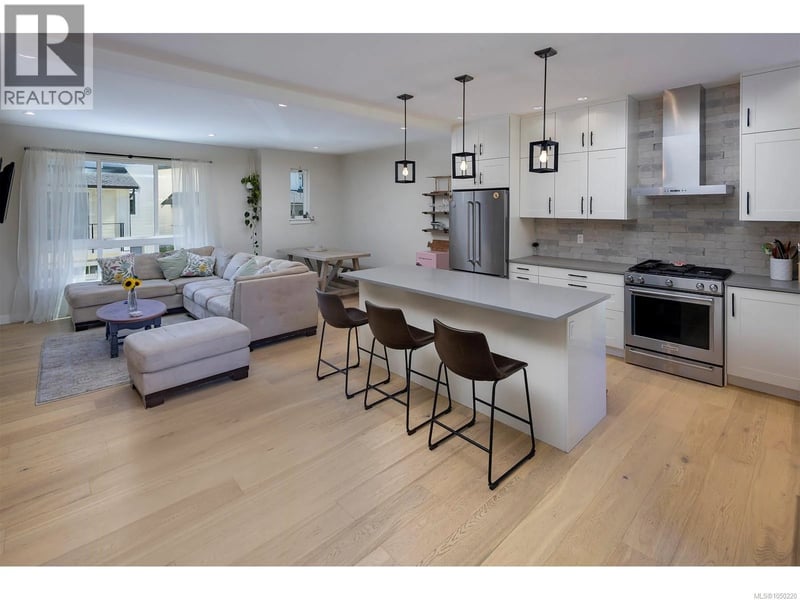 2835 Turnstyle Crescent, Langford, British Columbia, V9B0T8, Langford, British Columbia — photo 1 of 5