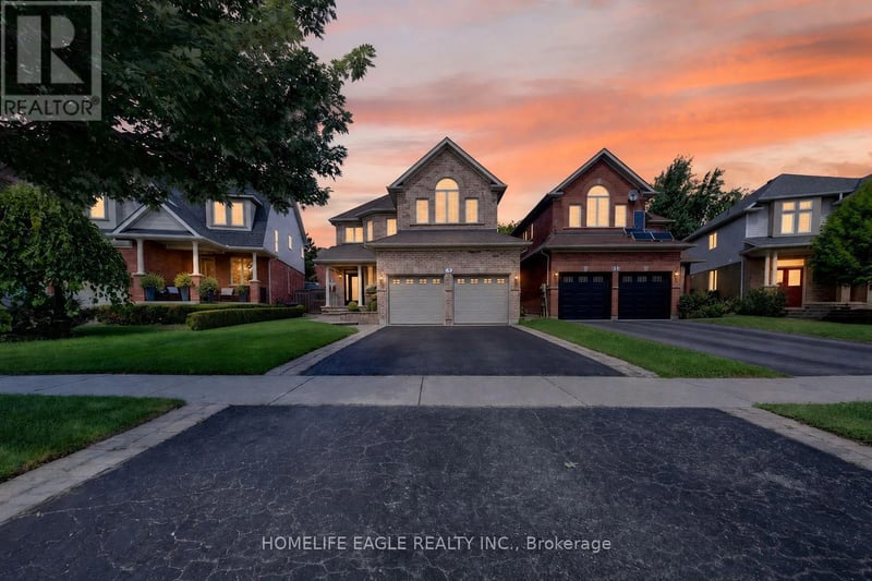 12 Kensington Trail, Barrie (Innis-Shore), Ontario, L4N0K5, Barrie (Innis-Shore), Ontario — photo 1 of 5