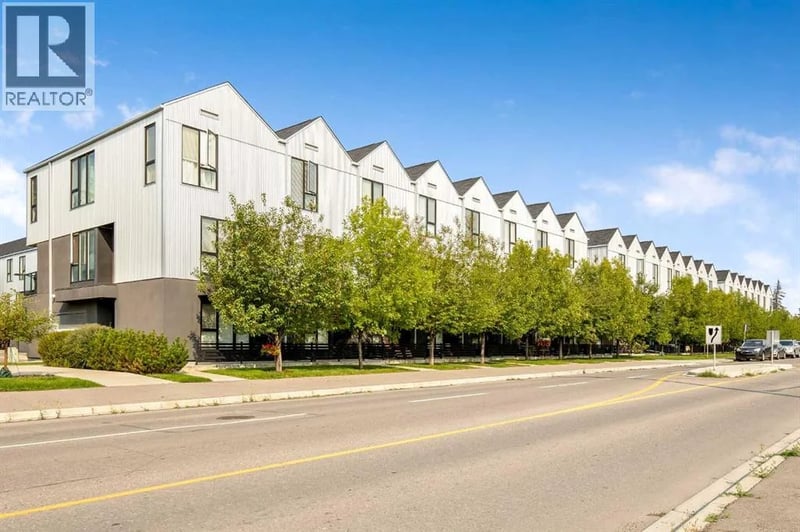 3529 69 Street Northwest, Calgary, Alberta, T3B6E8, Calgary, Alberta — photo 1 of 5