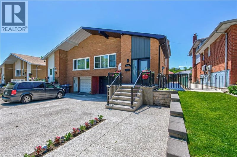 2560 PALISANDER Avenue, Mississauga, Ontario, L5B2L2, Mississauga, Ontario — photo 1 of 5