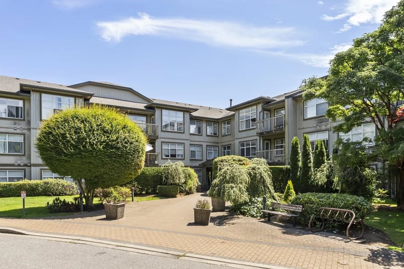 #212 14885 105 Avenue, Surrey, British Columbia, V3R2V6, Surrey, British Columbia — photo 1 of 5