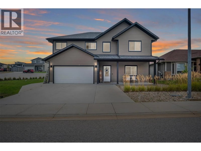 3904 Grandview Drive, Castlegar, British Columbia, V1N4X9, Castlegar, British Columbia — photo 1 of 5