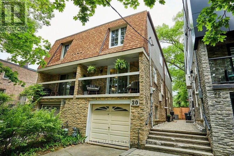 20 Pine Avenue, Toronto (The Beaches), Ontario, M4E1L8, Toronto (The Beaches), Ontario — photo 1 of 5