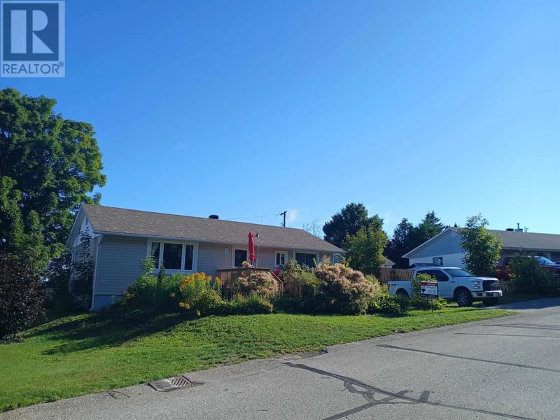20 Gillanders RD, Elliot Lake, Ontario, P5A1W3, Elliot Lake, Ontario — photo 1 of 5