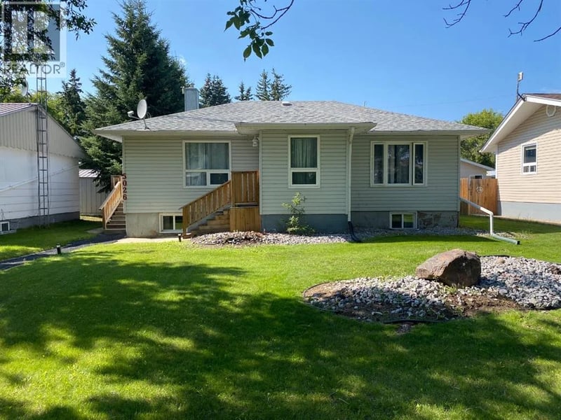 5026 47 Street, Daysland, Alberta, T0B1A0, Daysland, Alberta — photo 1 of 5