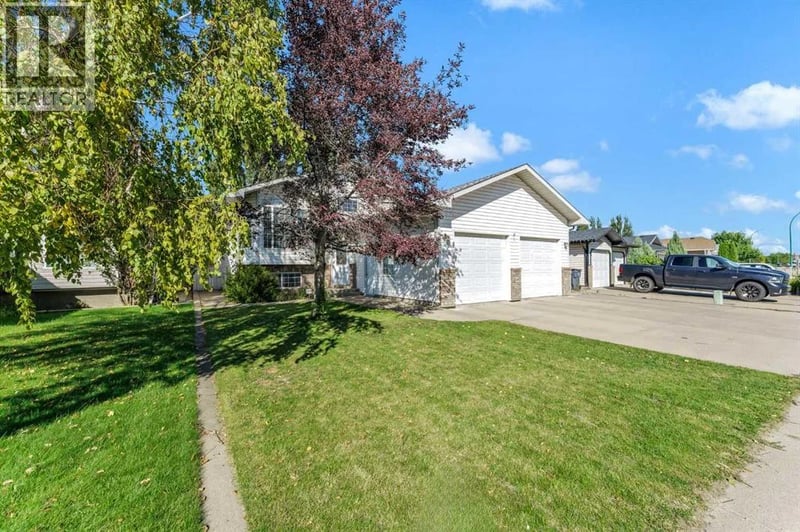 460 Spruce Way Southeast, Medicine Hat, Alberta, T1B4L5, Medicine Hat, Alberta — photo 1 of 5