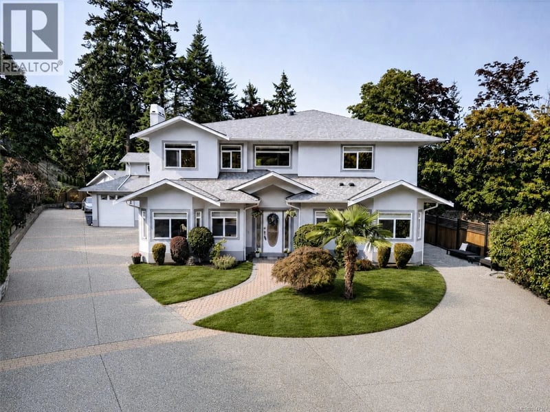 16 Edwards Estates Road, View Royal, British Columbia, V9B5X2, View Royal, British Columbia — photo 1 of 5