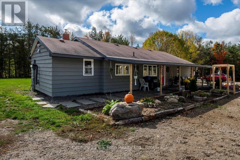 2286 Flos 10 Road, Springwater, Ontario, L0L1P0, Springwater, Ontario — photo 1 of 5