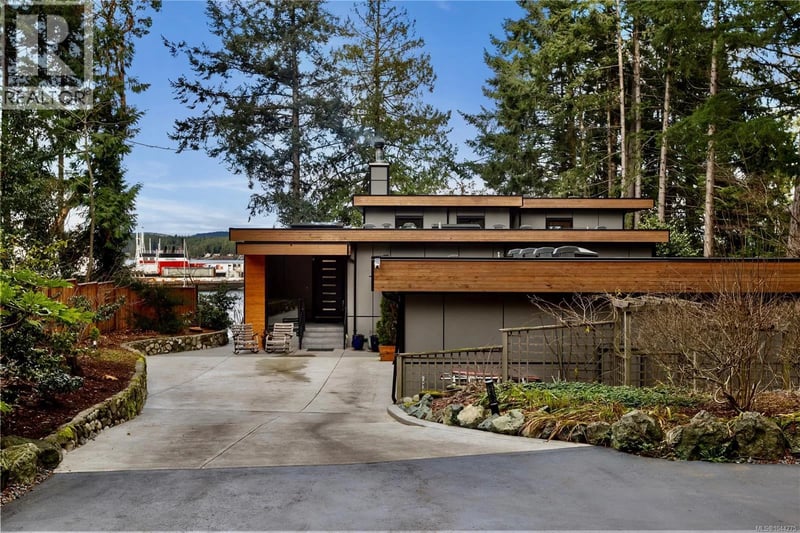 2250 Dolphin Road, North Saanich, British Columbia, V8L5Y7, North Saanich, British Columbia — photo 1 of 5