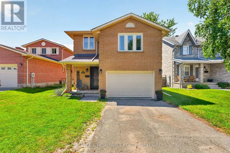 24 Balmoral Court, Kingston (West of Sir John A. Blvd), Ontario, K7M7T1, Kingston (West of Sir John A. Blvd), Ontario — photo 1 of 5