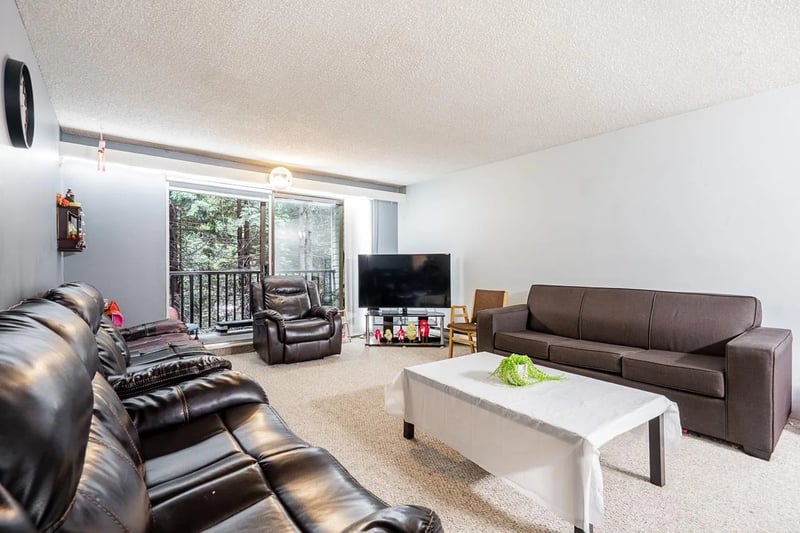 #209 15238 100 Avenue, Surrey, British Columbia, V3R7T9, Surrey, British Columbia — photo 1 of 5