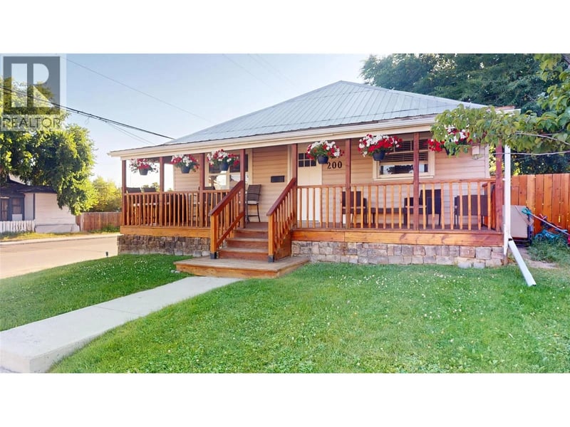 200 5TH Avenue South, Cranbrook, British Columbia, V1C2G4, Cranbrook, British Columbia — photo 1 of 5