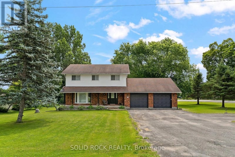708 Mckenzie Avenue, McNab/Braeside, Ontario, K7S3G9, McNab/Braeside, Ontario — photo 1 of 5