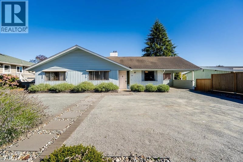 40 TENTH Avenue, New Westminster, British Columbia, V3L4R5, New Westminster, British Columbia — photo 1 of 5