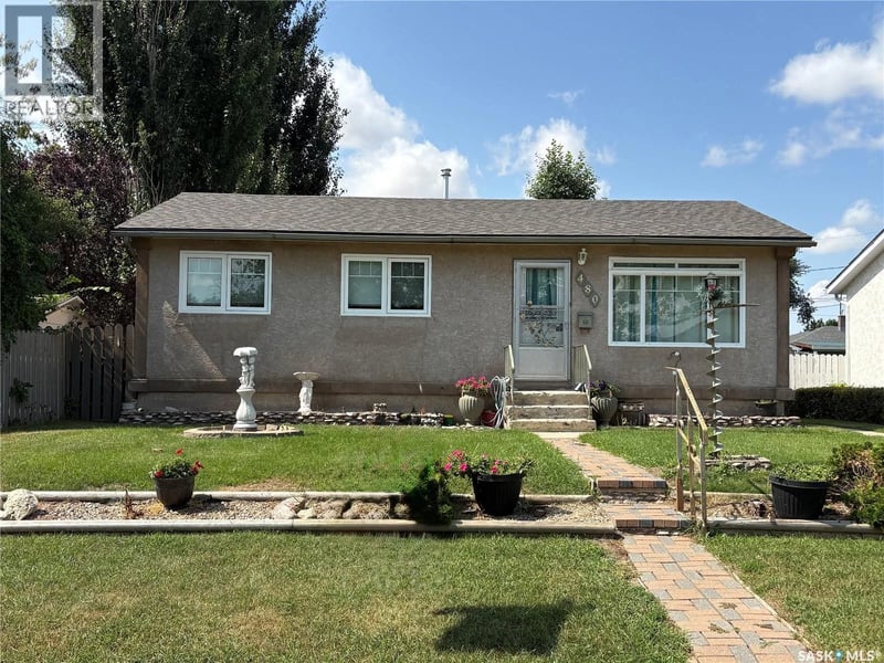 480 8th AVENUE SE, Swift Current, Saskatchewan, S9H3Y7, Swift Current, Saskatchewan — photo 1 of 5