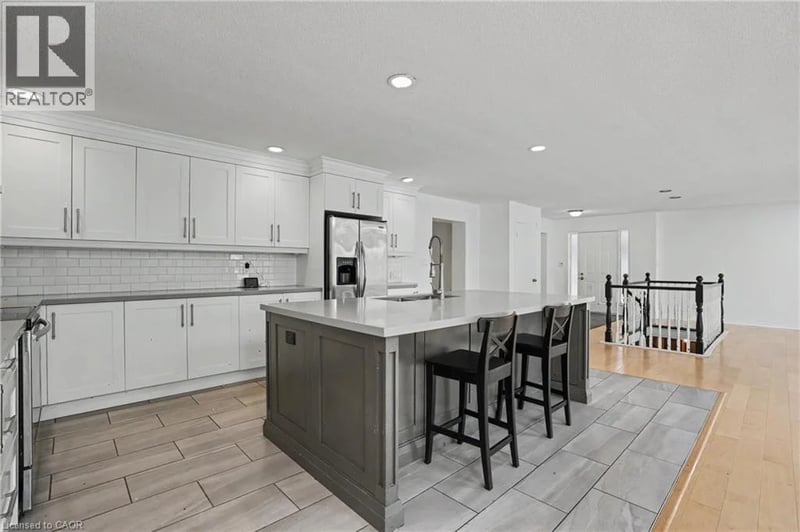 100 HARDALE Crescent, Hamilton, Ontario, L8T1Y3, Hamilton, Ontario — photo 1 of 5