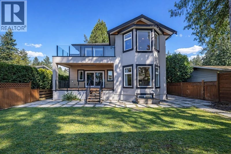 839 20TH Street, North Vancouver, British Columbia, V7P2B5, North Vancouver, British Columbia — photo 1 of 5