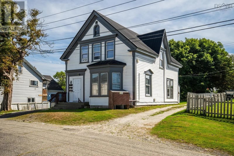 1 Butler Street, Yarmouth, Nova Scotia, B5A3Y7, Yarmouth, Nova Scotia — photo 1 of 5