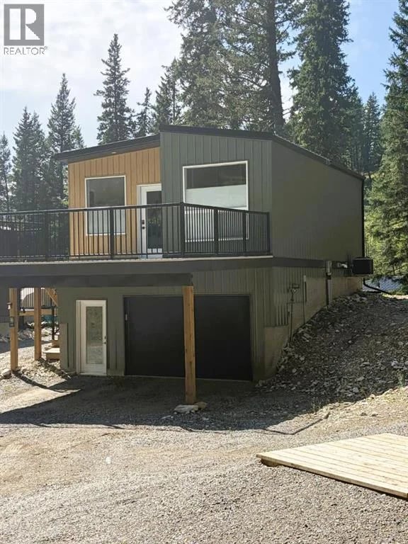 105 Pine Point, Blairmore, Alberta, T0K0E0, Blairmore, Alberta — photo 1 of 5