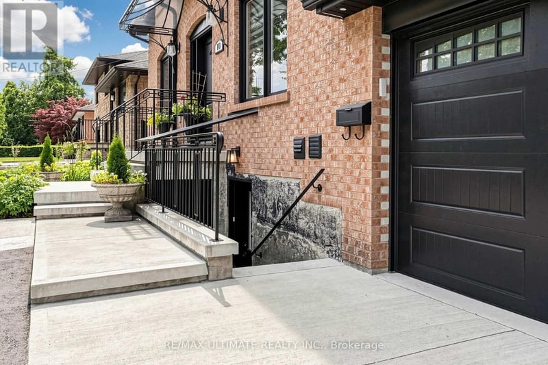 #Lower 10 Warbeck Place, Toronto (Kingsview Village-The Westway), Ontario, M9R3C3, Toronto (Kingsview Village-The Westway), Ontario — photo 1 of 5