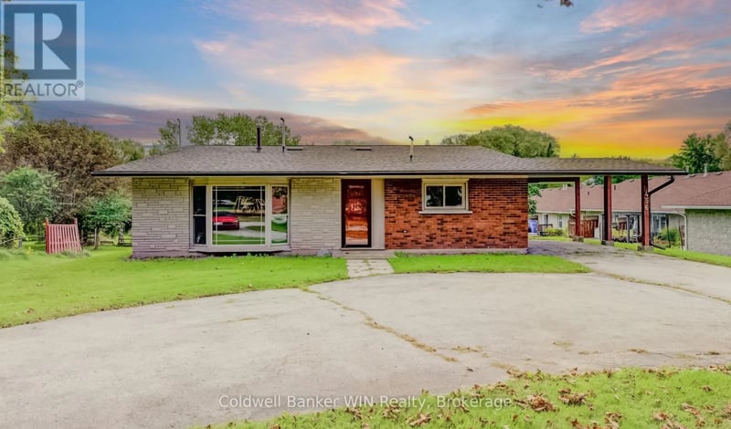 456 Queen Street West, Wellington North (Mount Forest), Ontario, N0G2L3, Wellington North (Mount Forest), Ontario — photo 1 of 5
