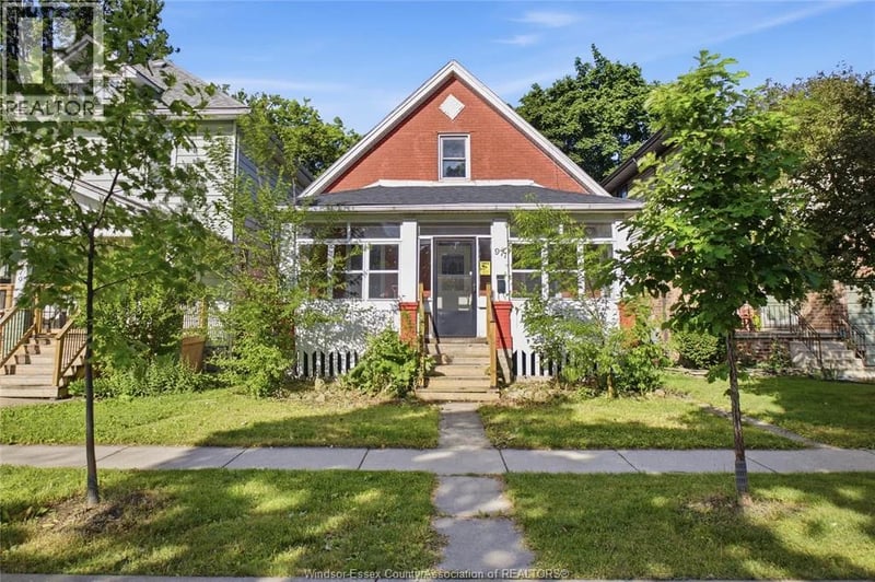 977 GLADSTONE, Windsor, Ontario, N9A2R5, Windsor, Ontario — photo 1 of 5
