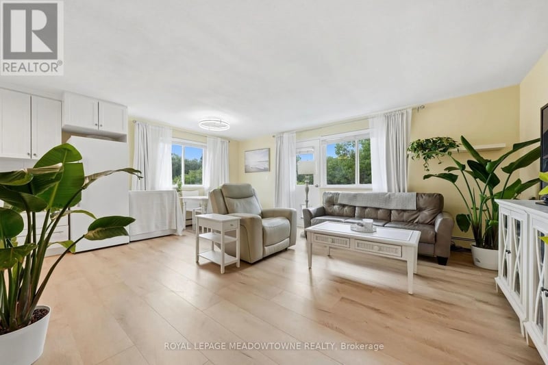 #301 49 Park Avenue, Halton Hills (Georgetown), Ontario, L7G3H9, Halton Hills (Georgetown), Ontario — photo 1 of 5