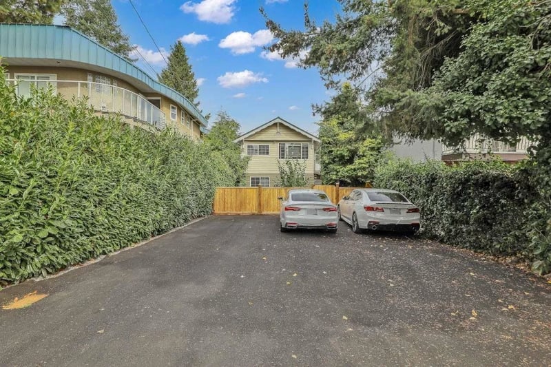866 FINLAY Street, White Rock, British Columbia, V4B4K2, White Rock, British Columbia — photo 1 of 5