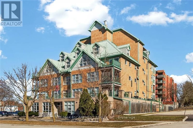 #303 19 Lake Avenue South, Hamilton (Stoney Creek), Ontario, L8G2V1, Hamilton (Stoney Creek), Ontario — photo 1 of 5