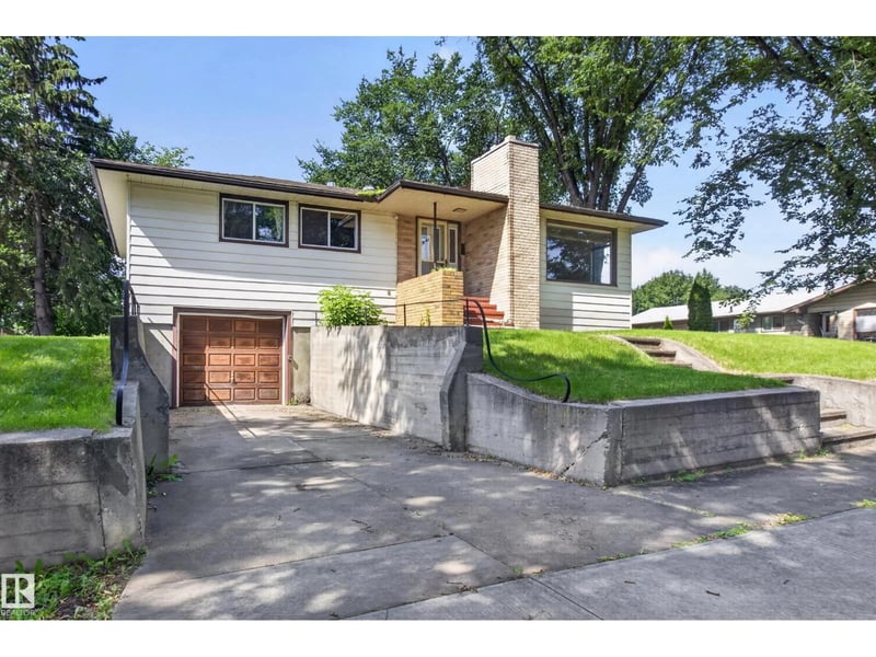11852 55 ST NW, Edmonton, Alberta, T5W3P8, Edmonton, Alberta — photo 1 of 5