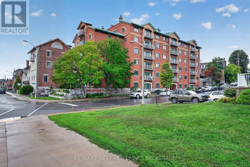 #302 2 Bay Street, Kingston (East of Sir John A. Blvd), Ontario, K7K6T7, Kingston (East of Sir John A. Blvd), Ontario — photo 1 of 5