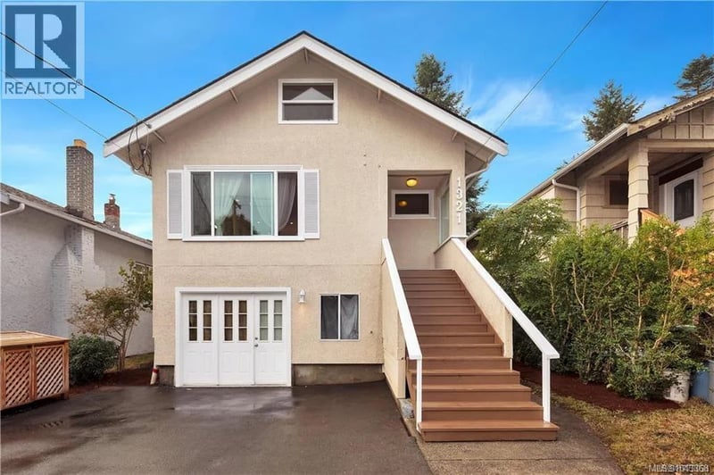 1321 Finlayson Street, Victoria, British Columbia, V8T2V5, Victoria, British Columbia — photo 1 of 5