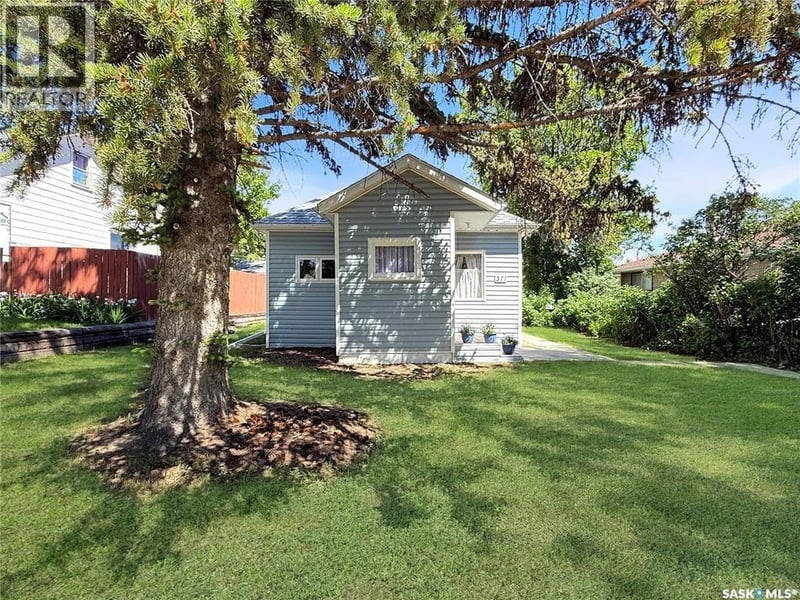 371 9th AVENUE NW, Swift Current, Saskatchewan, S9H1A8, Swift Current, Saskatchewan — photo 1 of 5