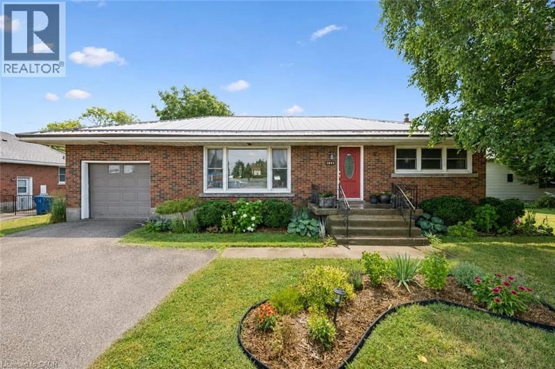 1065 ERIE Street, Stratford, Ontario, N5A6S4, Stratford, Ontario — photo 1 of 5