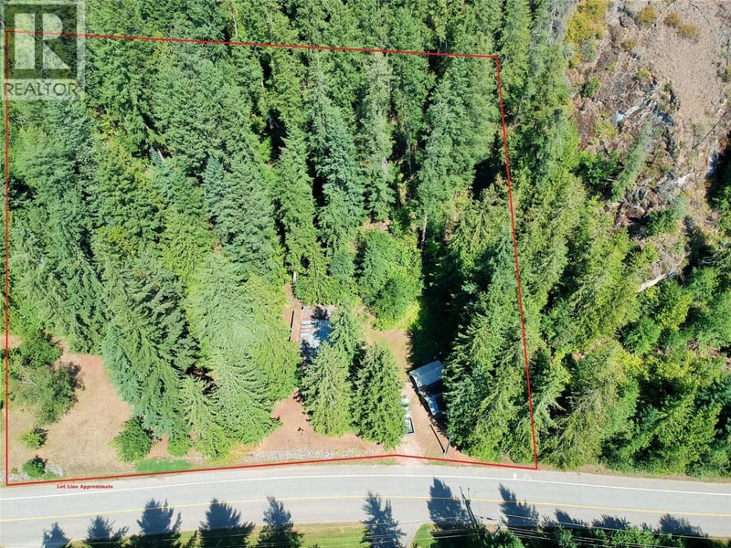 30 Old Town Road, Sicamous, British Columbia, V0E2V1, Sicamous, British Columbia — photo 1 of 5