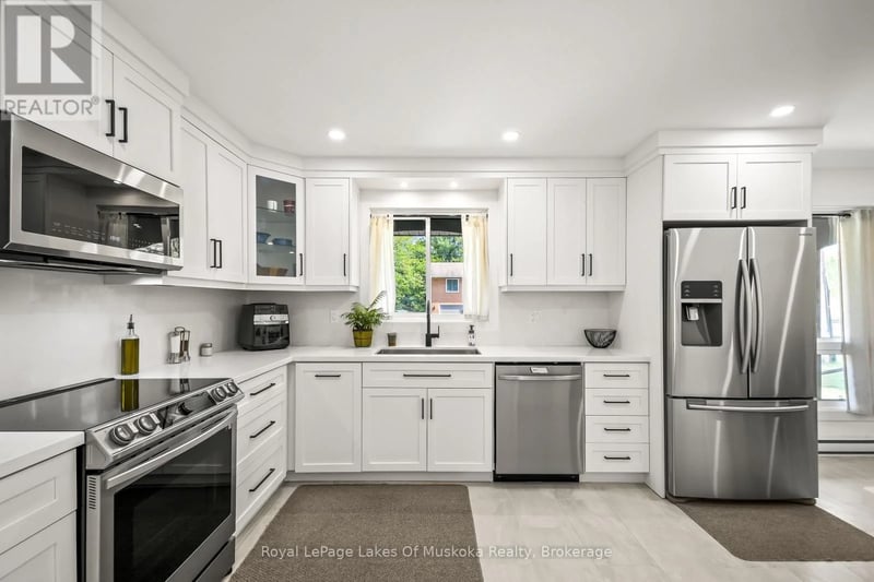 571 David Street East, Gravenhurst (Muskoka (S)), Ontario, P1P1M1, Gravenhurst (Muskoka (S)), Ontario — photo 1 of 5
