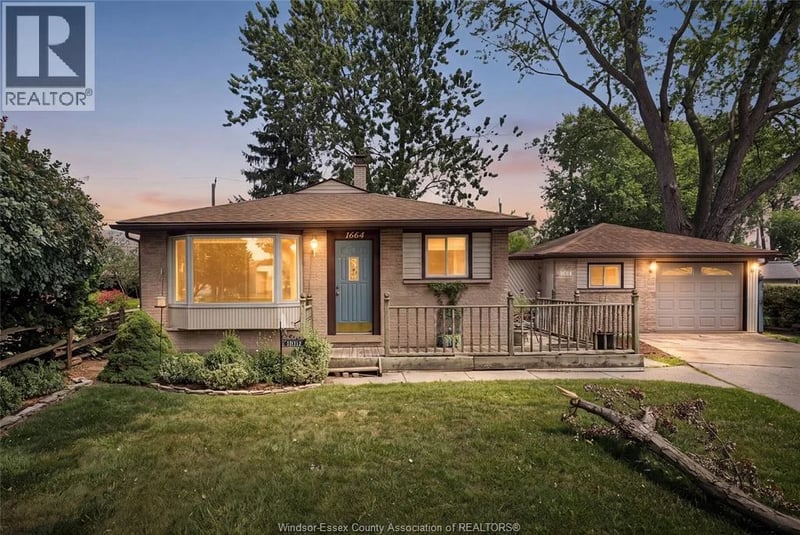 1664 GREENVIEW Crescent, Windsor, Ontario, N9C2E9, Windsor, Ontario — photo 1 of 5