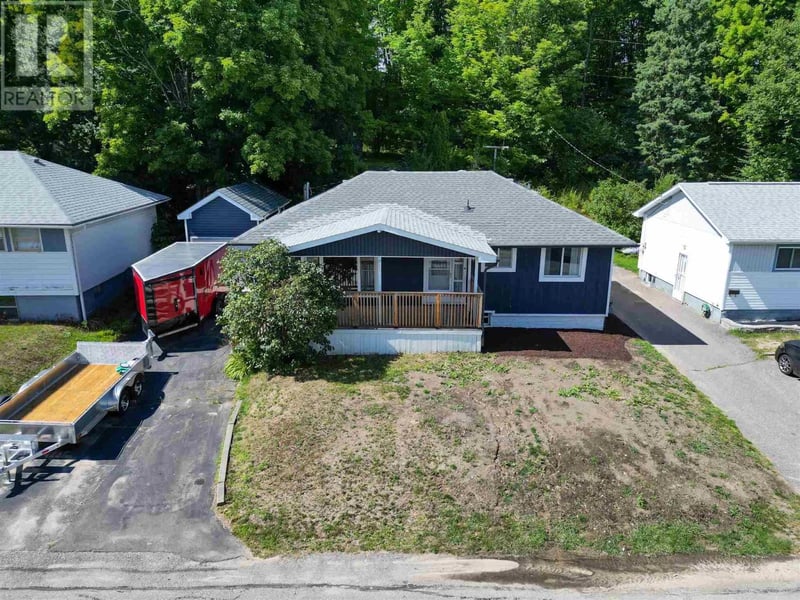 44 Axmith AVE, Elliot Lake, Ontario, P5A1B7, Elliot Lake, Ontario — photo 1 of 5